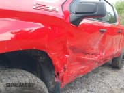 ✅ 2023 Chevrolet Silverado 1500 Custom Trail Boss • VIN: 3GCPDCEK3PG202089 • Lot: 42170434. Wystawiony na IAAI z przebiegiem 55 542 mil. Bezpłatny archiwum sprzedaży aukcyjnych z USA i szczegółowy raport historii pojazdu na DreamBid. Zdjęcie 6.