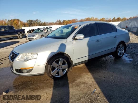 ✅ 2009 Volkswagen Passat Komfort • VIN: WVWJK73C19E004393 • Lot: 90436465. Wystawiony na Copart z przebiegiem 196 101 mil. Bezpłatny archiwum sprzedaży aukcyjnych z USA i szczegółowy raport historii pojazdu na DreamBid. Zdjęcie 1.