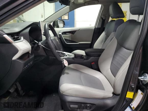 ✅ 2020 Toyota RAV4 Limited • VIN: JTMN1RFV4LJ035021 • Lot: 71010785. Listed on Copart with 31,669 mi. Free auction sales archive from the USA and detailed vehicle history report at DreamBid. Image 7.