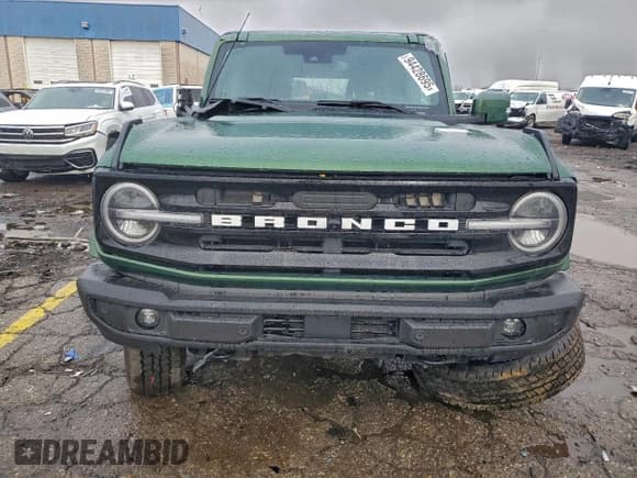 ✅ 2025 Ford Bronco Outer Banks • VIN: 1FMDE8BH3SLA51459 • Лот: 94428695. Опубликован ранее на Copart с пробегом 4 946 миль. Бесплатный доступ к архиву аукционных продаж из США и подробный отчёт об истории автомобиля на DreamBid. Изображение 5.