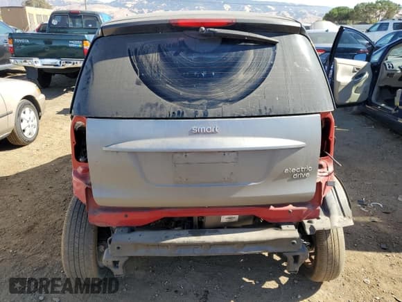 ✅ 2014 Smart fortwo Passion • VIN: WMEEJ9AA6EK792201 • Lot: 74756574. Listed on Copart with 17,282 mi. Free auction sales archive from the USA and detailed vehicle history report at DreamBid. Image 6.