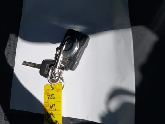 ✅ 2017 GMC Yukon SLE • VIN: 1GKS2AKC3HR168940 • Lot: 42634579. Wystawiony na IAAI z przebiegiem 122 944 mil. Bezpłatny archiwum sprzedaży aukcyjnych z USA i szczegółowy raport historii pojazdu na DreamBid. Zdjęcie 11.