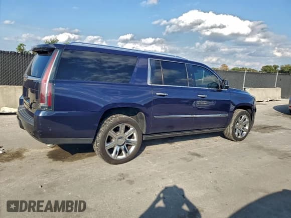 ✅ 2018 Cadillac Escalade ESV Premium Luxury • VIN: 1GYS3JKJXJR194006 • Lot: 94444545. Wystawiony na Copart z przebiegiem 142 707 mil. Bezpłatny archiwum sprzedaży aukcyjnych z USA i szczegółowy raport historii pojazdu na DreamBid. Zdjęcie 3.
