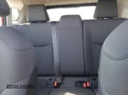 ✅ 2023 Toyota Corolla Cross LE • VIN: 7MUBAABG8PV048459 • Lot: 71479785. Wystawiony na Copart z przebiegiem 12 554 mil. Bezpłatny archiwum sprzedaży aukcyjnych z USA i szczegółowy raport historii pojazdu na DreamBid. Zdjęcie 10.