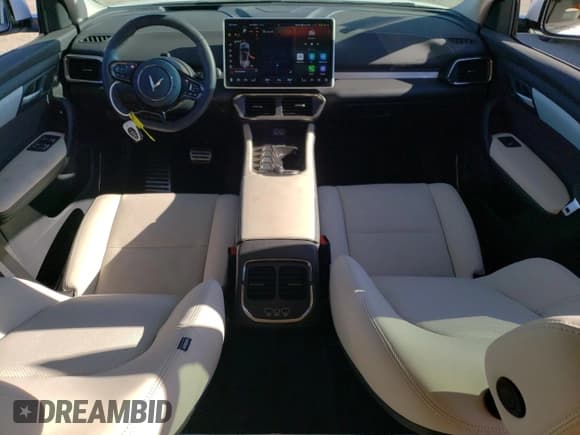 ✅ 2024 VinFast VF 8 Plus • VIN: RLLV1AFA6RH009038 • Lot: 79879874. Wystawiony na Copart z przebiegiem 1 467 mil. Bezpłatny archiwum sprzedaży aukcyjnych z USA i szczegółowy raport historii pojazdu na DreamBid. Zdjęcie 8.