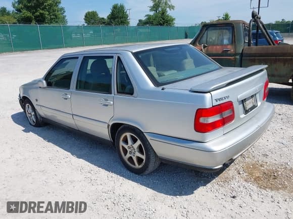 ✅ 1998 Volvo S70 • VIN: YV1LS5676W1501965 • Лот: 42794923. Опубликован ранее на IAAI с пробегом 315 001 миль. Бесплатный доступ к архиву аукционных продаж из США и подробный отчёт об истории автомобиля на DreamBid. Изображение 3.