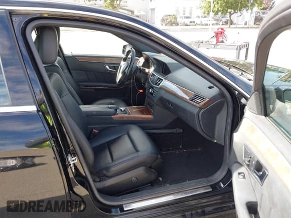 ✅ 2013 Mercedes-Benz E 350 Luxury • VIN: WDDHF5KB5DA752604 • Lot: 43654639. Wystawiony na IAAI z przebiegiem 158 215 mil. Bezpłatny archiwum sprzedaży aukcyjnych z USA i szczegółowy raport historii pojazdu na DreamBid. Zdjęcie 5.