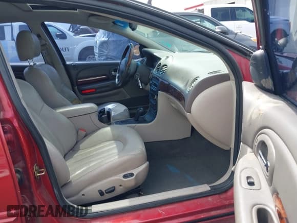 ✅ 2003 Chrysler 300M M • VIN: 2C3AE66G83H567901 • Lot: 42046395. Wystawiony na IAAI z przebiegiem 136 857 mil. Bezpłatny archiwum sprzedaży aukcyjnych z USA i szczegółowy raport historii pojazdu na DreamBid. Zdjęcie 5.