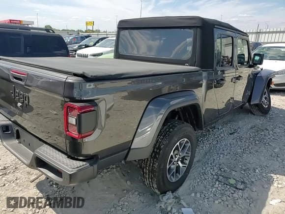 ✅ 2024 Jeep Gladiator Sport • VIN: 1C6HJTAG9RL119665 • Lot: 72153484. Wystawiony na Copart z przebiegiem 3 369 mil. Bezpłatny archiwum sprzedaży aukcyjnych z USA i szczegółowy raport historii pojazdu na DreamBid. Zdjęcie 11.
