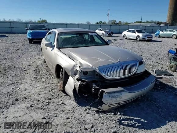 ✅ 2003 Lincoln Town Car Signature • VIN: 1LNHM82W13Y645426 • Lot: 90675595. Listed on Copart with 168,450 mi. Free auction sales archive from the USA and detailed vehicle history report at DreamBid. Image 13.