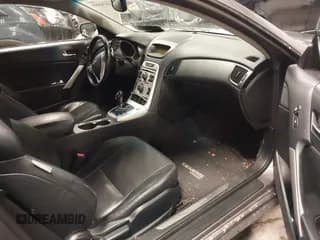 ✅ 2010 Hyundai Genesis Coupe Grand Touring • VIN: KMHHU6KHXAU021103 • Lot: 41576898. Wystawiony na IAAI z przebiegiem 97 715 mil. Bezpłatny archiwum sprzedaży aukcyjnych z USA i szczegółowy raport historii pojazdu na DreamBid. Zdjęcie 5.