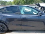 ✅ 2024 Tesla Model Y • VIN: 7SAYGDED6RF105712 • Lot: 42426766. Wystawiony na IAAI z przebiegiem 12 527 mil. Bezpłatny archiwum sprzedaży aukcyjnych z USA i szczegółowy raport historii pojazdu na DreamBid. Zdjęcie 13.