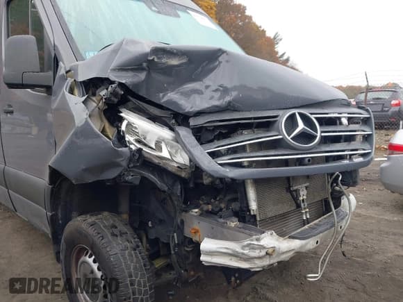 ✅ 2019 Mercedes-Benz Sprinter • VIN: WD4FF1CD3KT011868 • Lot: 43558977. Wystawiony na IAAI z przebiegiem 216 666 mil. Bezpłatny archiwum sprzedaży aukcyjnych z USA i szczegółowy raport historii pojazdu na DreamBid. Zdjęcie 6.