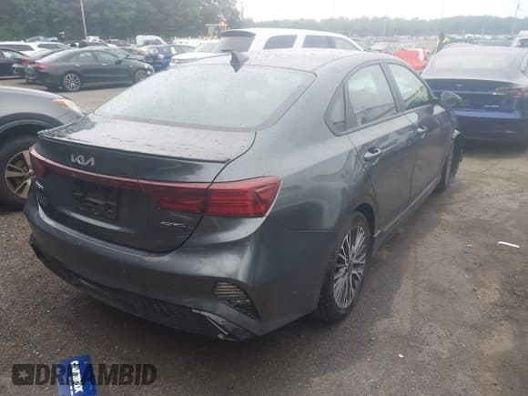 ✅ 2023 Kia Forte GT-Line • VIN: 3KPF54AD0PE549543 • Lot: 43005737. Wystawiony na IAAI z przebiegiem 32 282 mil. Bezpłatny archiwum sprzedaży aukcyjnych z USA i szczegółowy raport historii pojazdu na DreamBid. Zdjęcie 4.