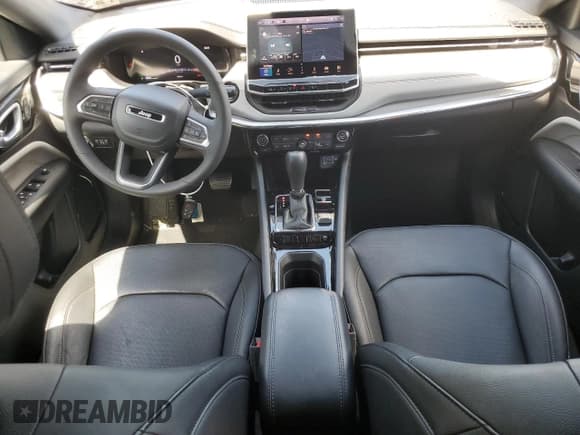 ✅ 2024 Jeep Compass Limited • VIN: 3C4NJDCN3RT587327 • Лот: 70995595. Опубликован ранее на Copart с пробегом 18 643 миль. Бесплатный доступ к архиву аукционных продаж из США и подробный отчёт об истории автомобиля на DreamBid. Изображение 8.