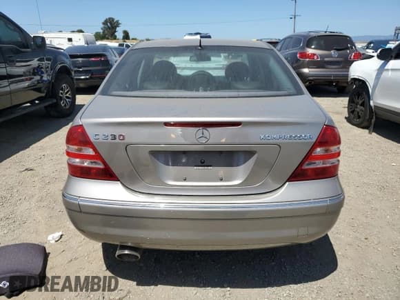 ✅ 2005 Mercedes-Benz C 230 Kompressor • VIN: WDBRF40J15A797820 • Lot: 58970365. Wystawiony na Copart z przebiegiem 72 107 mil. Bezpłatny archiwum sprzedaży aukcyjnych z USA i szczegółowy raport historii pojazdu na DreamBid. Zdjęcie 6.