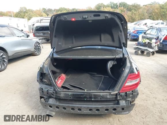 ✅ 2013 Mercedes-Benz C 250 Sport • VIN: WDDGF4HB9DR264819 • Lot: 43515867. Wystawiony na IAAI z przebiegiem 139 108 mil. Bezpłatny archiwum sprzedaży aukcyjnych z USA i szczegółowy raport historii pojazdu na DreamBid. Zdjęcie 17.