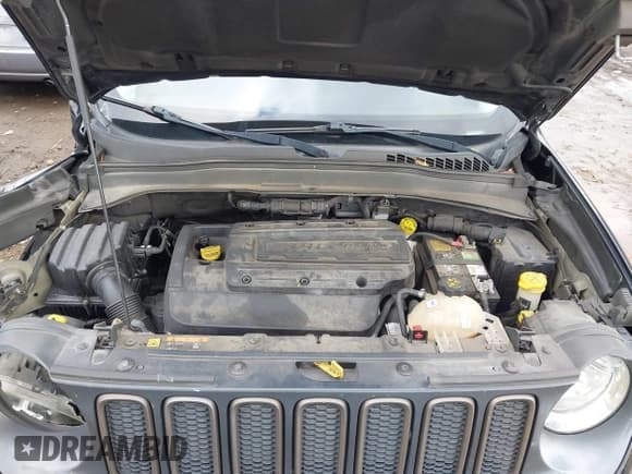 ✅ 2016 Jeep Renegade Latitude • VIN: ZACCJABW3GPD21634 • Lot: 43494210. Wystawiony na IAAI z przebiegiem 99 651 mil. Bezpłatny archiwum sprzedaży aukcyjnych z USA i szczegółowy raport historii pojazdu na DreamBid. Zdjęcie 10.