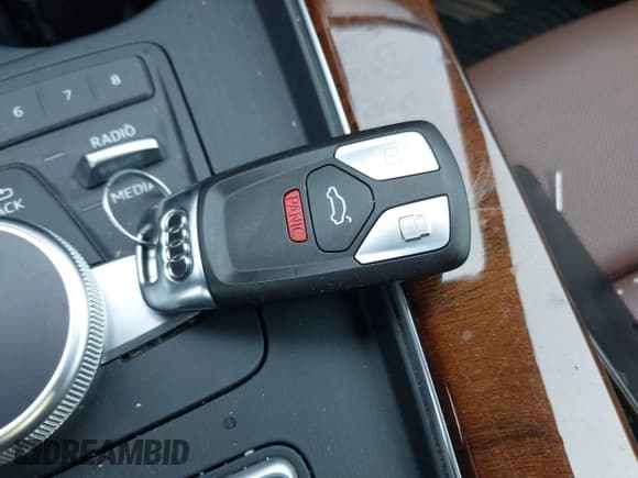 ✅ 2018 Audi A4 allroad Premium Plus • VIN: WA18NAF45JA143780 • Lot: 42449984. Wystawiony na IAAI z przebiegiem 97 750 mil. Bezpłatny archiwum sprzedaży aukcyjnych z USA i szczegółowy raport historii pojazdu na DreamBid. Zdjęcie 11.