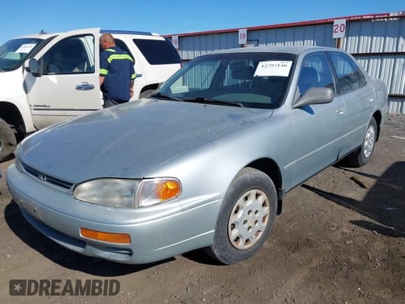 ✅ 1995 Toyota Camry LE • VIN: JT2SK12E2S0301107 • Lot: 42797146. Wystawiony na IAAI z przebiegiem 229 418 mil. Bezpłatny archiwum sprzedaży aukcyjnych z USA i szczegółowy raport historii pojazdu na DreamBid. Zdjęcie 2.