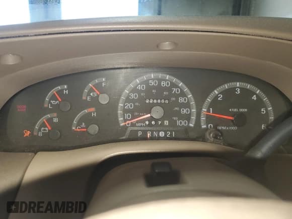 ✅ 1997 Ford Expedition XLT • VIN: 1FMFU18L5VLB80807 • Lot: 49062995. Wystawiony na Copart z przebiegiem 228 866 mil. Bezpłatny archiwum sprzedaży aukcyjnych z USA i szczegółowy raport historii pojazdu na DreamBid. Zdjęcie 9.