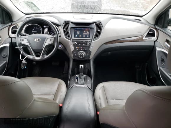 ✅ 2017 Hyundai Santa Fe 2.4L • VIN: 5NMZUDLB3HH027723 • Лот: 67176503. Опубликован ранее на Copart с пробегом 128 257 миль. Бесплатный доступ к архиву аукционных продаж из США и подробный отчёт об истории автомобиля на DreamBid. Изображение 8.