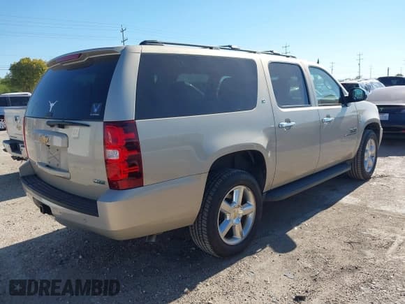 ✅ 2012 Chevrolet Suburban LT • VIN: 1GNSKJE77CR302438 • Lot: 43601904. Listed on IAAI with 162,986 mi. Free auction sales archive from the USA and detailed vehicle history report at DreamBid. Image 4.