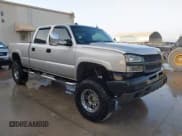 ✅ 2005 Chevrolet Silverado 2500HD LS • VIN: 1GCHK23U45F802269 • Lot: 42793768. Wystawiony na IAAI z przebiegiem 131 588 mil. Bezpłatny archiwum sprzedaży aukcyjnych z USA i szczegółowy raport historii pojazdu na DreamBid. Zdjęcie 1.