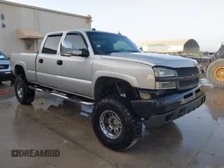 ✅ 2005 Chevrolet Silverado 2500HD LS • VIN: 1GCHK23U45F802269 • Lot: 42793768. Wystawiony na IAAI z przebiegiem 131 588 mil. Bezpłatny archiwum sprzedaży aukcyjnych z USA i szczegółowy raport historii pojazdu na DreamBid. Zdjęcie 1.