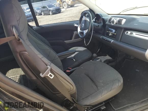 ✅ 2015 Smart fortwo Passion • VIN: WMEEK3BA5FK833086 • Lot: 68665935. Wystawiony na Copart z przebiegiem Nie podano. Bezpłatny archiwum sprzedaży aukcyjnych z USA i szczegółowy raport historii pojazdu na DreamBid. Zdjęcie 10.