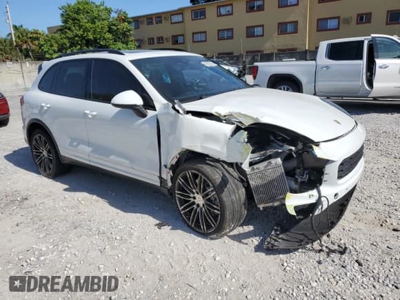 ✅ 2017 Porsche Cayenne S • VIN: WP1AB2A28HLA51524 • Лот: 67063955. Опубликован ранее на Copart с пробегом 61 039 миль. Бесплатный доступ к архиву аукционных продаж из США и подробный отчёт об истории автомобиля на DreamBid. Изображение 4.