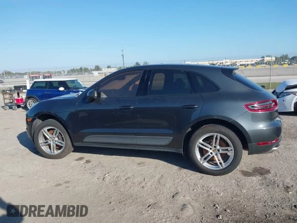 ✅ 2017 Porsche Macan • VIN: WP1AA2A50HLB05251 • Lot: 41508514. Wystawiony na IAAI z przebiegiem 45 736 mil. Bezpłatny archiwum sprzedaży aukcyjnych z USA i szczegółowy raport historii pojazdu na DreamBid. Zdjęcie 14.