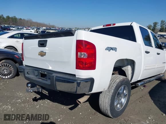 ✅ 2011 Chevrolet Silverado 1500 1HY • VIN: 3GCUKUEJ8BG300341 • Lot: 41749718. Listed on IAAI with 153,148 mi. Free auction sales archive from the USA and detailed vehicle history report at DreamBid. Image 4.