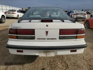 ✅ 1988 Pontiac Sunbird • VIN: 1G2JD11K5J7579014 • Лот: 81903445. Опубликован ранее на Copart с пробегом 252 563 миль. Бесплатный доступ к архиву аукционных продаж из США и подробный отчёт об истории автомобиля на DreamBid. Изображение 6.