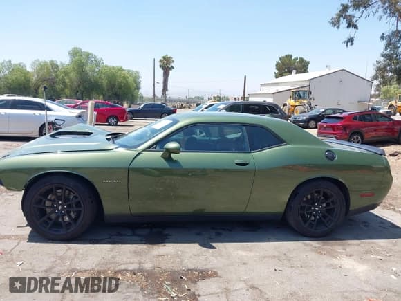✅ 2020 Dodge Challenger R/T 50th Anniversary • VIN: 2C3CDZBT6LH236881 • Lot: 42863407. Wystawiony na IAAI z przebiegiem 31 133 mil. Bezpłatny archiwum sprzedaży aukcyjnych z USA i szczegółowy raport historii pojazdu na DreamBid. Zdjęcie 14.