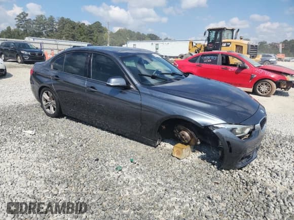 ✅ 2016 BMW 3 Series 328i • VIN: WBA8E9G57GNT47796 • Lot: 82043205. Wystawiony na Copart z przebiegiem 95 958 mil. Bezpłatny archiwum sprzedaży aukcyjnych z USA i szczegółowy raport historii pojazdu na DreamBid. Zdjęcie 4.