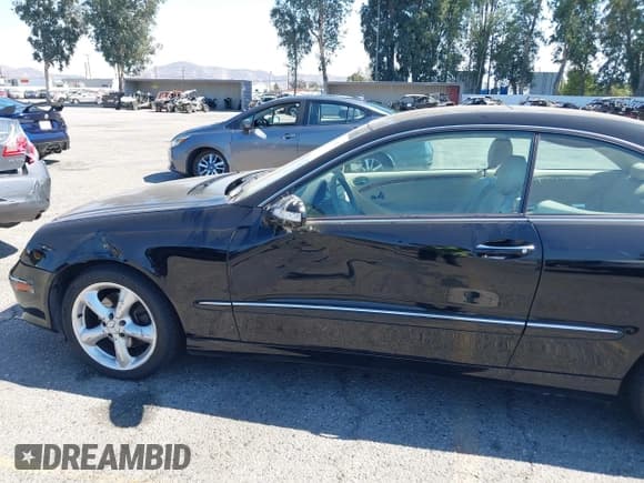✅ 2005 Mercedes-Benz CLK 320 • VIN: WDBTJ65J05F149705 • Лот: 42905541. Опубликован ранее на IAAI с пробегом 237 165 миль. Бесплатный доступ к архиву аукционных продаж из США и подробный отчёт об истории автомобиля на DreamBid. Изображение 6.