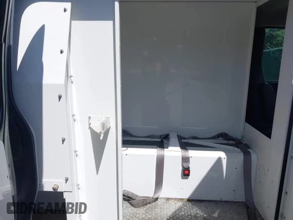 ✅ 2016 Chevrolet Express Cargo • VIN: 1GCZGHFG7G1191653 • Lot: 43035897. Listed on IAAI with 220,674 mi. Free auction sales archive from the USA and detailed vehicle history report at DreamBid. Image 8.