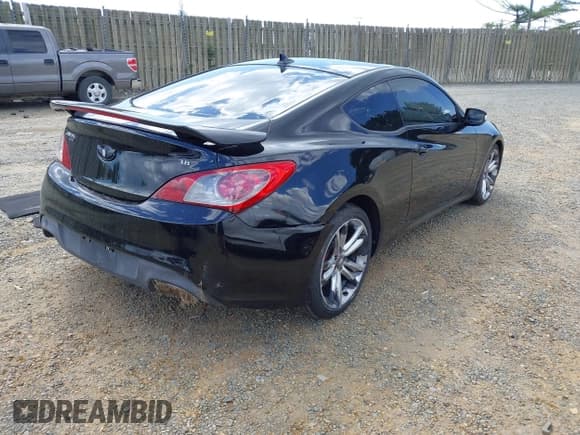 ✅ 2010 Hyundai Genesis Coupe • VIN: KMHHU6KH0AU028724 • Lot: 42198771. Wystawiony na IAAI z przebiegiem 114 604 mil. Bezpłatny archiwum sprzedaży aukcyjnych z USA i szczegółowy raport historii pojazdu na DreamBid. Zdjęcie 4.