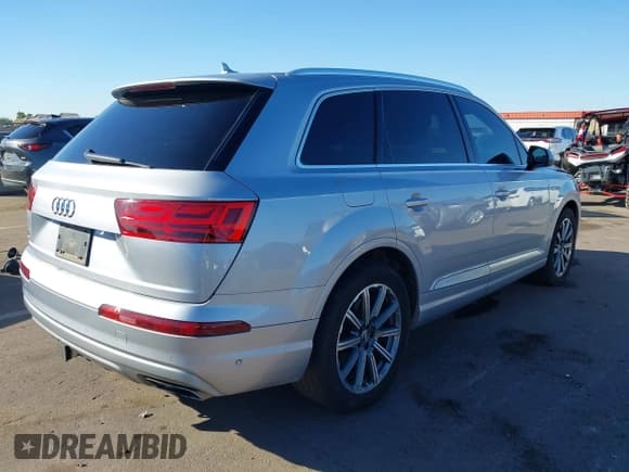 ✅ 2019 Audi Q7 Prestige • VIN: WA1VAAF7XKD012210 • Lot: 43487089. Listed on IAAI with 84,887 mi. Free auction sales archive from the USA and detailed vehicle history report at DreamBid. Image 4.