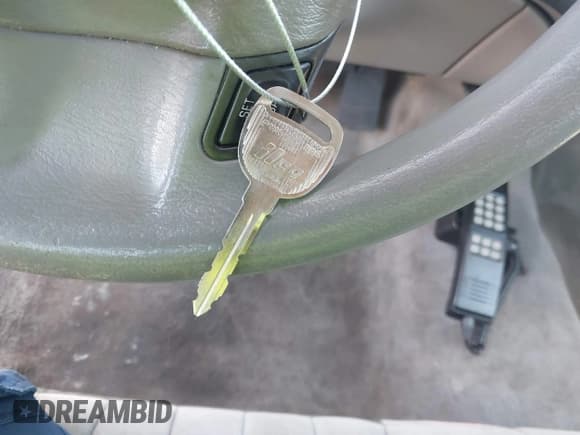 ✅ 2002 Chevrolet Impala • VIN: 2G1WF55E429107757 • Lot: 42175803. Wystawiony na IAAI z przebiegiem 229 520 mil. Bezpłatny archiwum sprzedaży aukcyjnych z USA i szczegółowy raport historii pojazdu na DreamBid. Zdjęcie 11.