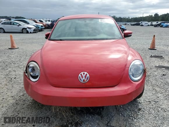 ✅ 2014 Volkswagen Beetle 2.5L • VIN: 3VWJP7AT7EM611842 • Лот: 81040665. Опубликован ранее на Copart с пробегом 142 970 миль. Бесплатный доступ к архиву аукционных продаж из США и подробный отчёт об истории автомобиля на DreamBid. Изображение 5.
