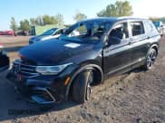 ✅ 2022 Volkswagen Tiguan SEL R-Line • VIN: 3VV4B7AX5NM152779 • Lot: 43320577. Wystawiony na IAAI z przebiegiem 18 358 mil. Bezpłatny archiwum sprzedaży aukcyjnych z USA i szczegółowy raport historii pojazdu na DreamBid. Zdjęcie 17.