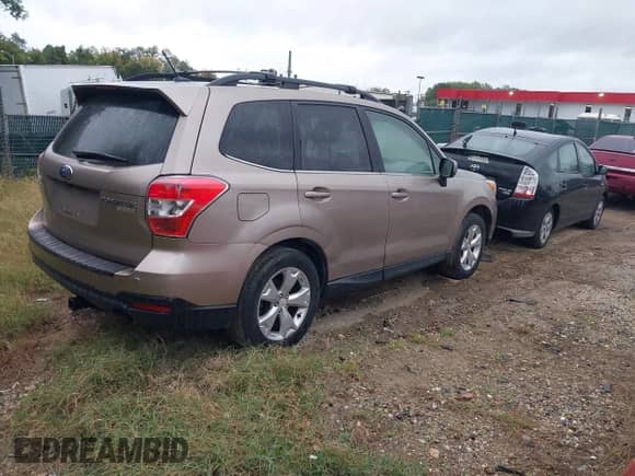2015 Subaru Forester Limited с VIN JF2SJARC8FH817978, выставлен на аукционе IAAI как лот 43434702 с пробегом 170 265 миль миль и . История ставок и продаж доступна на DreamBid. Изображение 4.