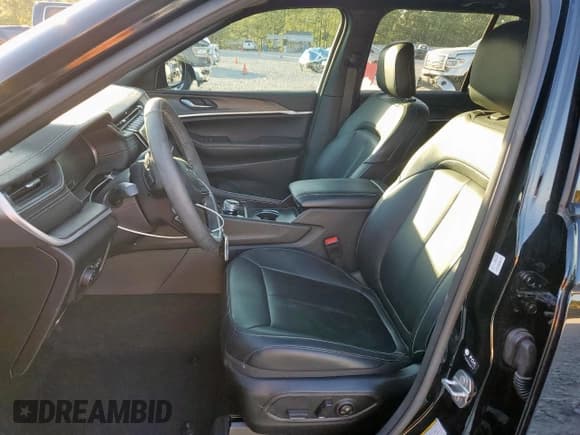 ✅ 2025 Jeep Grand Cherokee Limited • VIN: 1C4RJGBG7SC308579 • Лот: 91203705. Опубликован ранее на Copart с пробегом 21 547 миль. Бесплатный доступ к архиву аукционных продаж из США и подробный отчёт об истории автомобиля на DreamBid. Изображение 7.