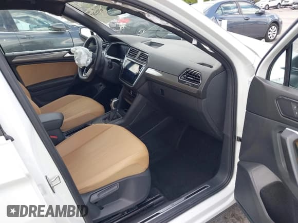 ✅ 2024 Volkswagen Tiguan SE R-Line Black • VIN: 3VVCB7AX1RM037369 • Lot: 41911287. Listed on IAAI with 16,458 mi. Free auction sales archive from the USA and detailed vehicle history report at DreamBid. Image 5.