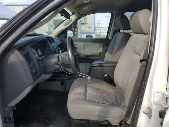 2010 Dodge Dakota ST z VIN 1D7CW2GK4AS145987, wystawiony jako Copart lot #55703475 z przebiegiem 201 156 mil mil oraz Szkoda całkowita • Salvage title. Historia ofert i sprzedaży dostępna na DreamBid. Obrazek 7.