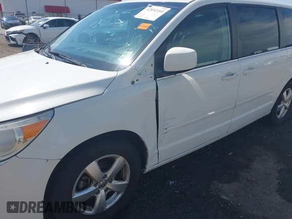 ✅ 2009 Volkswagen Routan SE • VIN: 2V8HW34199R541626 • Lot: 42852160. Listed on IAAI with 211,367 mi. Free auction sales archive from the USA and detailed vehicle history report at DreamBid. Image 6.