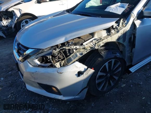 ✅ 2018 Nissan Altima SL • VIN: 1N4AL3AP2JC239743 • Lot: 41683606. Wystawiony na IAAI z przebiegiem 141 354 mil. Bezpłatny archiwum sprzedaży aukcyjnych z USA i szczegółowy raport historii pojazdu na DreamBid. Zdjęcie 6.