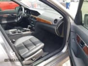 ✅ 2014 Mercedes-Benz C 250 Sport • VIN: WDDGF4HB5EA956477 • Lot: 43284807. Wystawiony na IAAI z przebiegiem 143 478 mil. Bezpłatny archiwum sprzedaży aukcyjnych z USA i szczegółowy raport historii pojazdu na DreamBid. Zdjęcie 5.